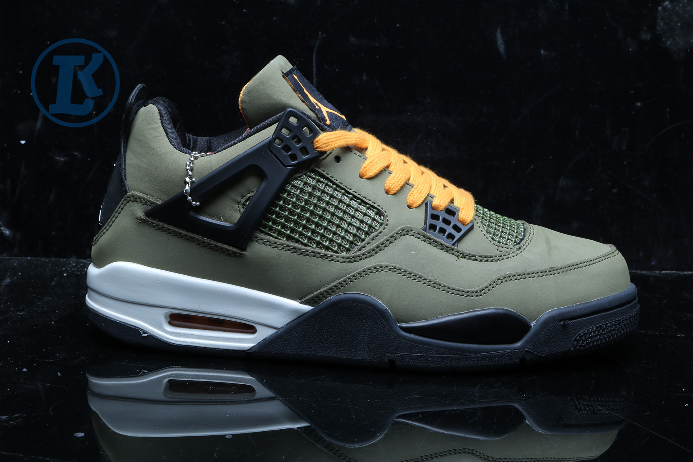 Air Jordan 4 X Undefeated Travis Scott